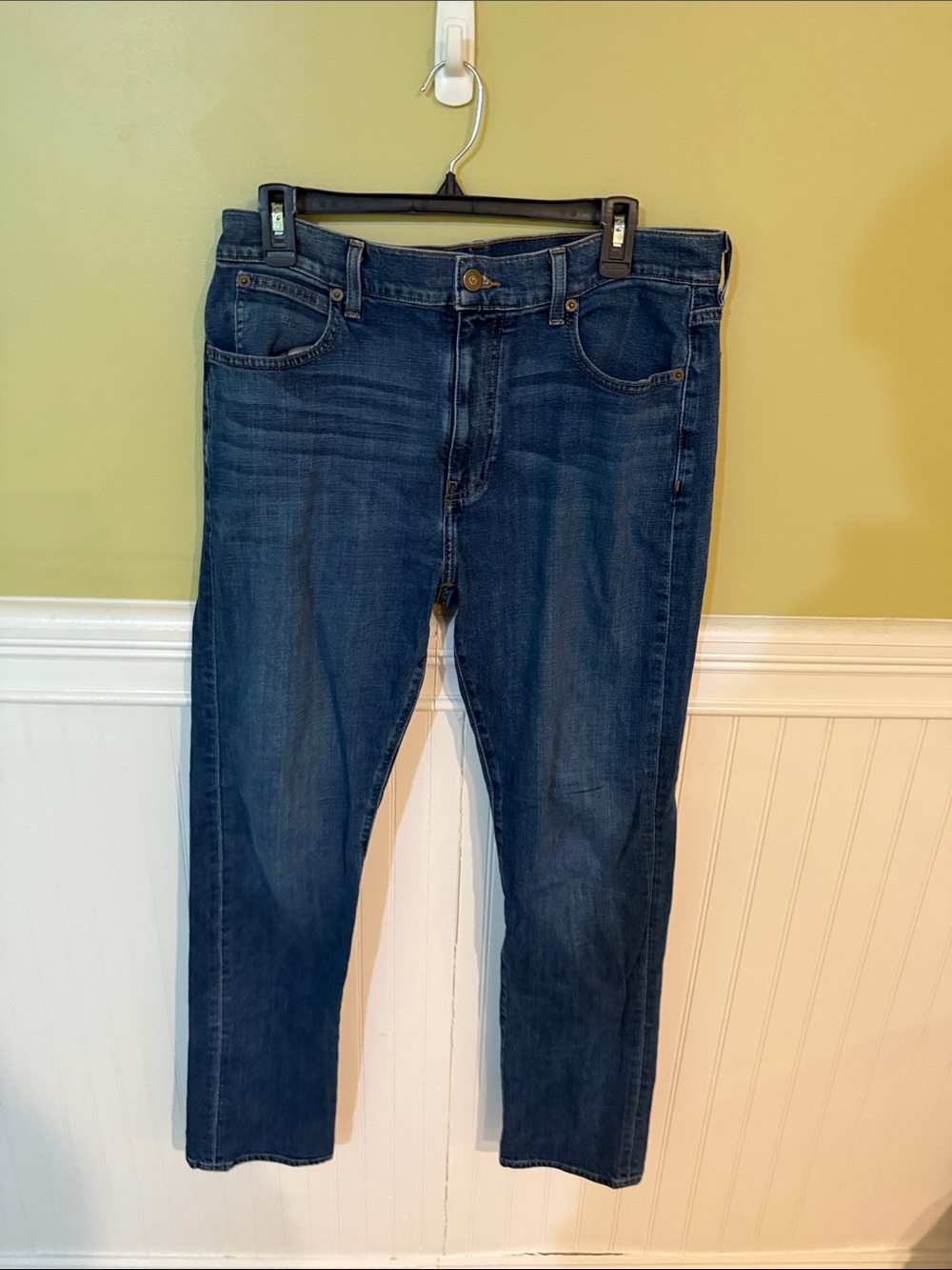 Vineyard Vines Men's Size 34W x 32L Indigo Straight-Leg Jeans